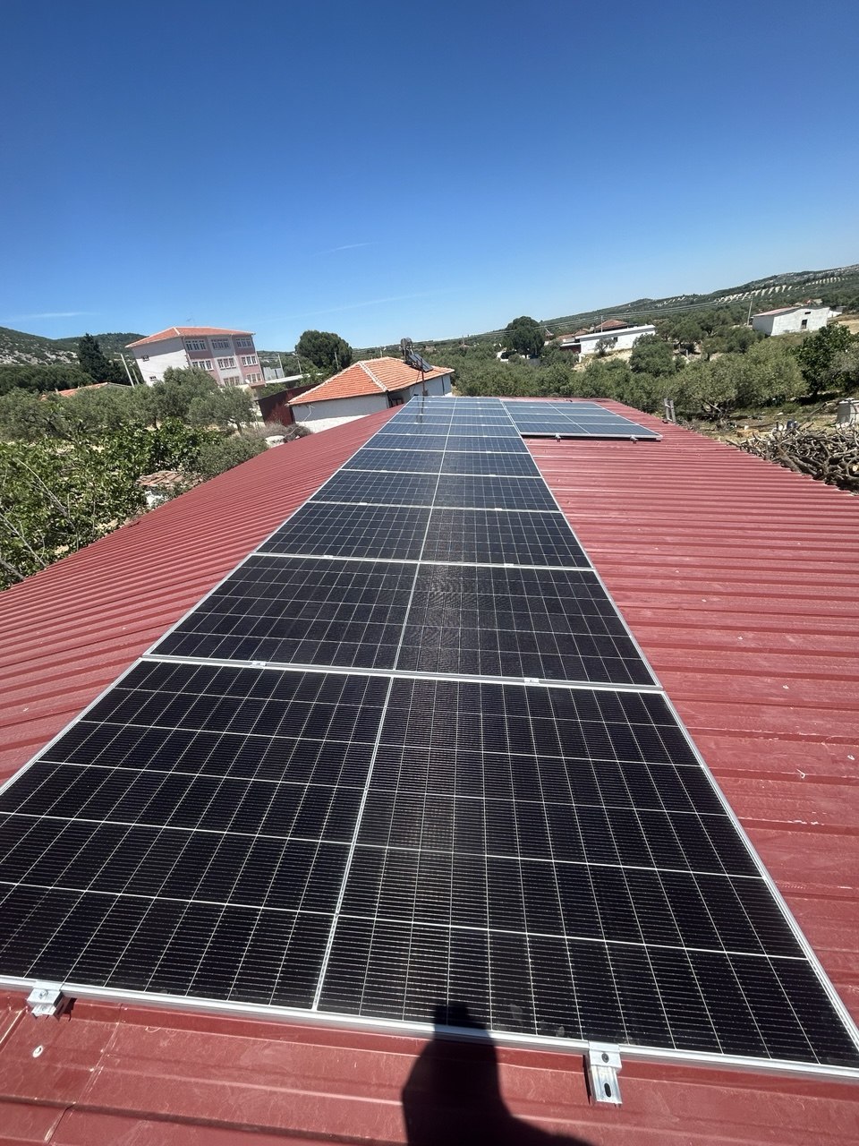 Bağımsız (off-grid) güneş enerjisi sistemi kurulumu