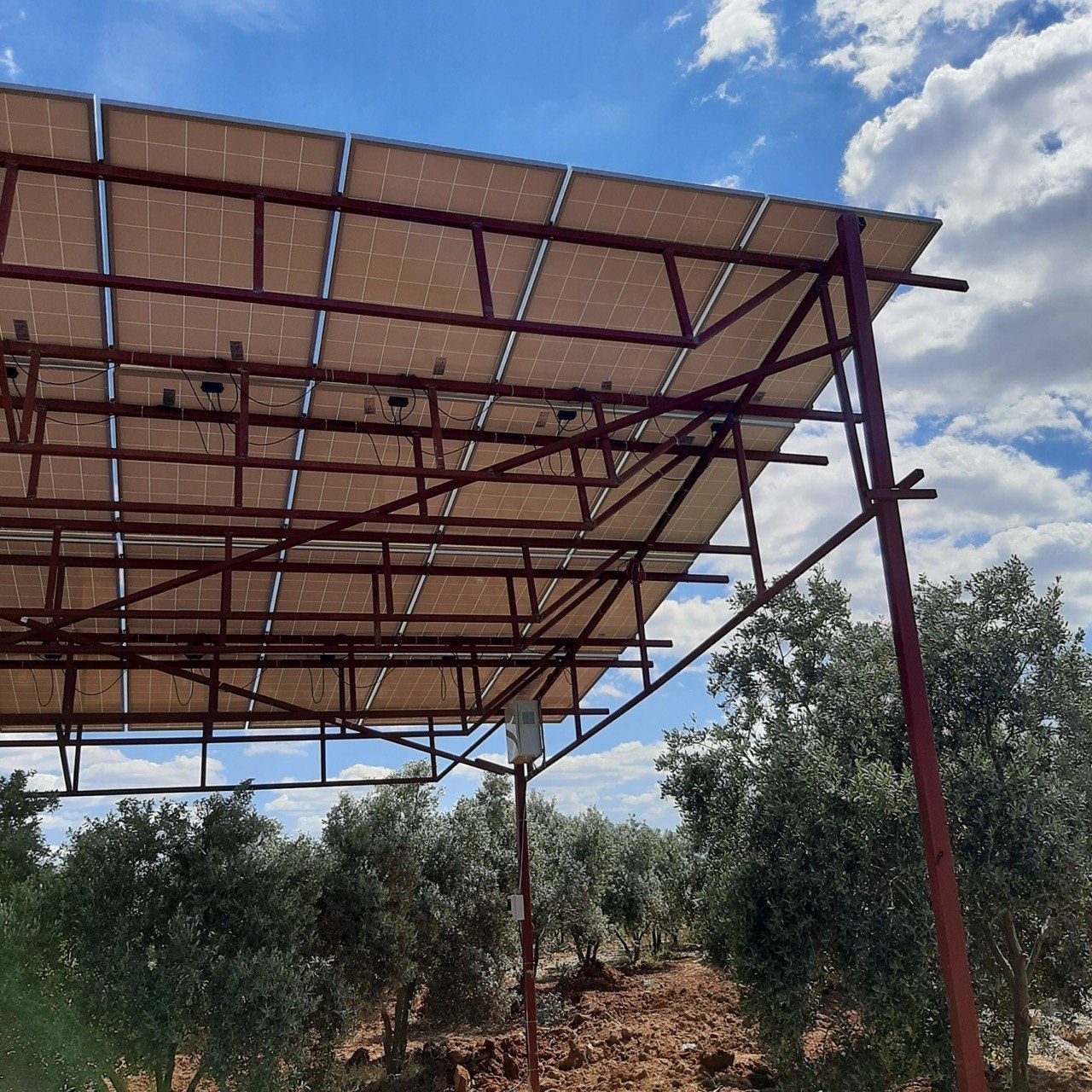 Büyükbelen Köyü 7.5 HP Güneş Enerjili Sulama Sistemi — Manisa Büyükbelen Köyü güneş enerjili sulama sistemi fotoğrafı