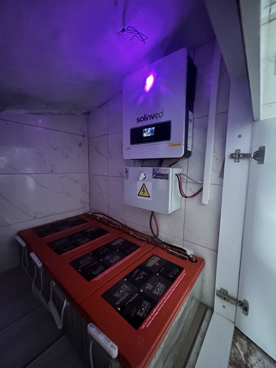 Ulucak'de Bağımsız (Off-Grid) Güneş Enerjisi Sistemi — İzmir Ulucak off-grid güneş enerjisi sistemi fotoğrafı