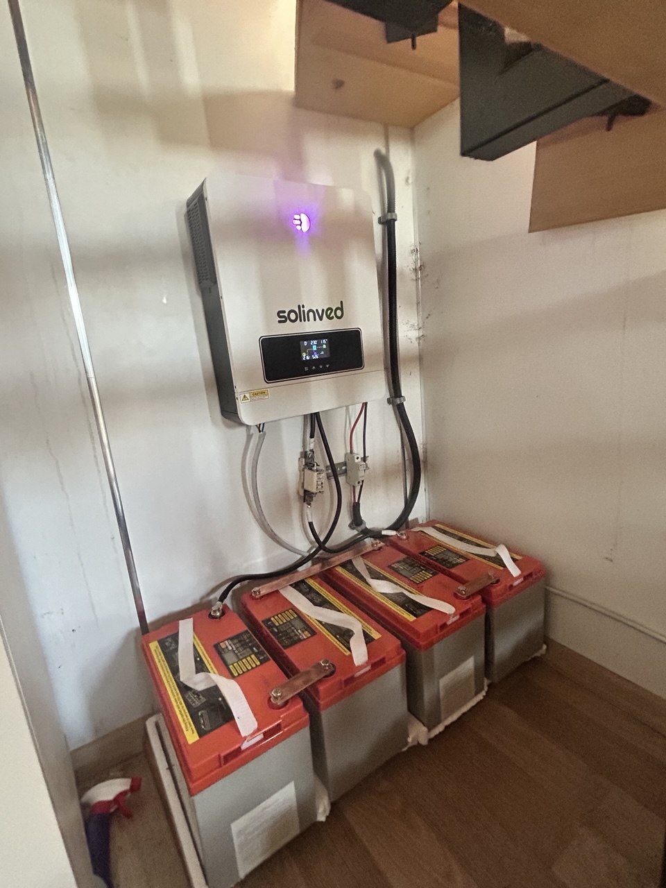 Seferihisar'de Bağımsız (Off-Grid) Güneş Enerjisi Sistemi — İzmir Seferihisar off-grid güneş enerjisi sistemi fotoğrafı
