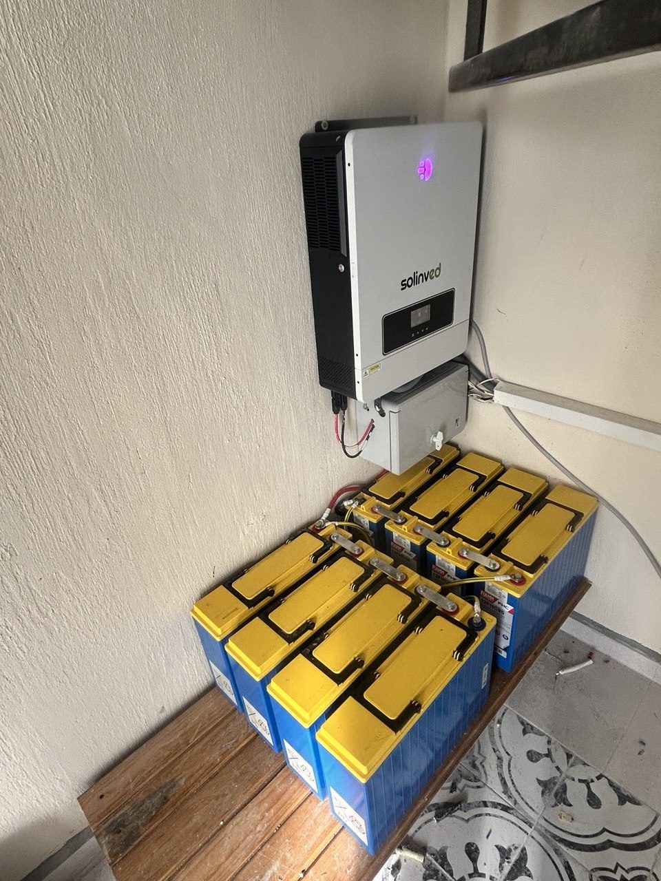 Urla'de Bağımsız (Off-Grid) Güneş Enerjisi Sistemi — İzmir Urla off-grid güneş enerjisi sistemi fotoğrafı