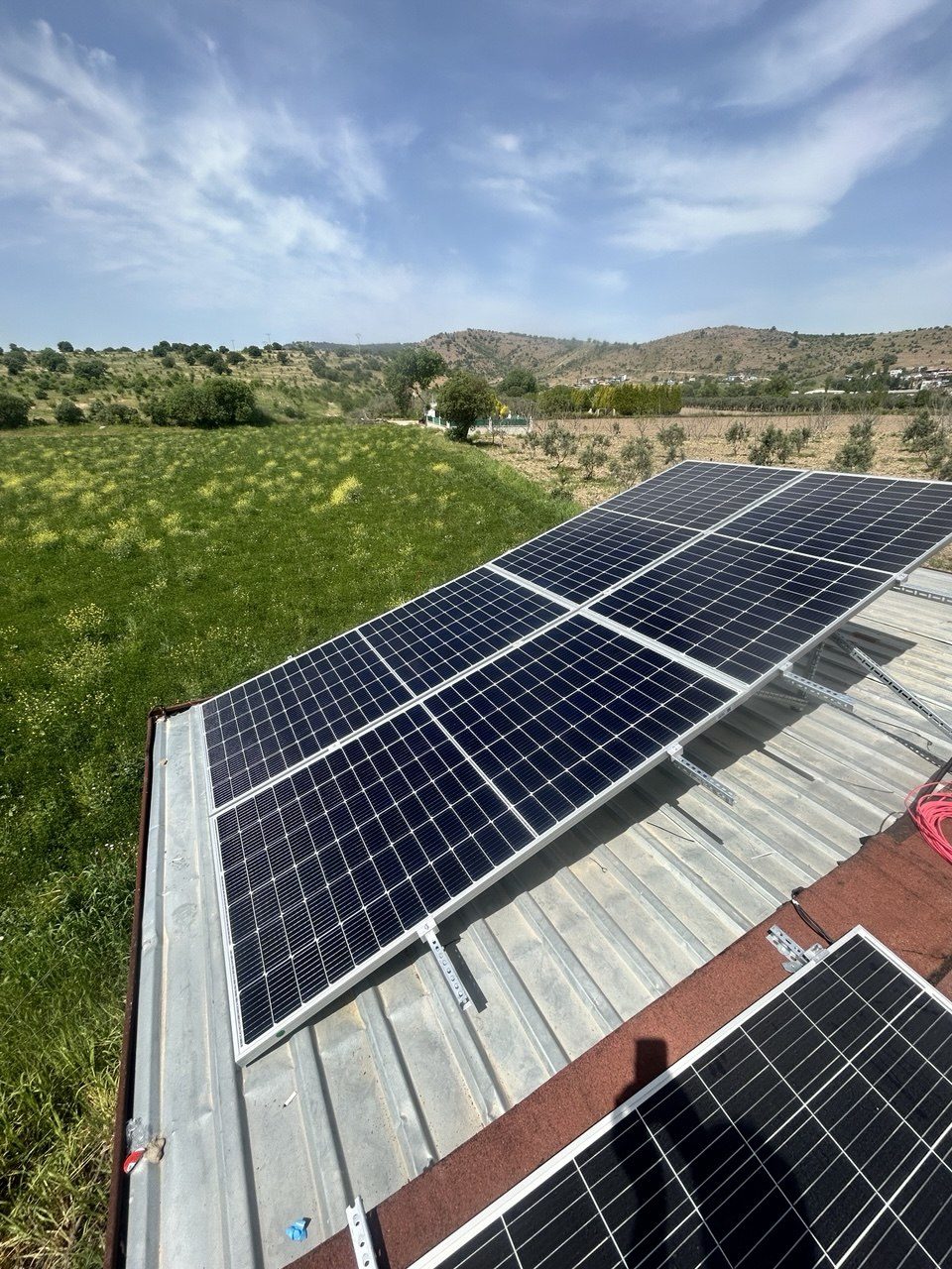 Fethiye'de Bağımsız (Off-Grid) Güneş Enerjisi Sistemi — Muğla Fethiye off-grid güneş enerjisi sistemi fotoğrafı