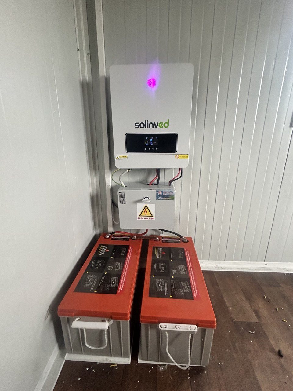 Muradiye'de Bağımsız (Off-Grid) Güneş Enerjisi Sistemi — Manisa Muradiye off-grid güneş enerjisi sistemi fotoğrafı
