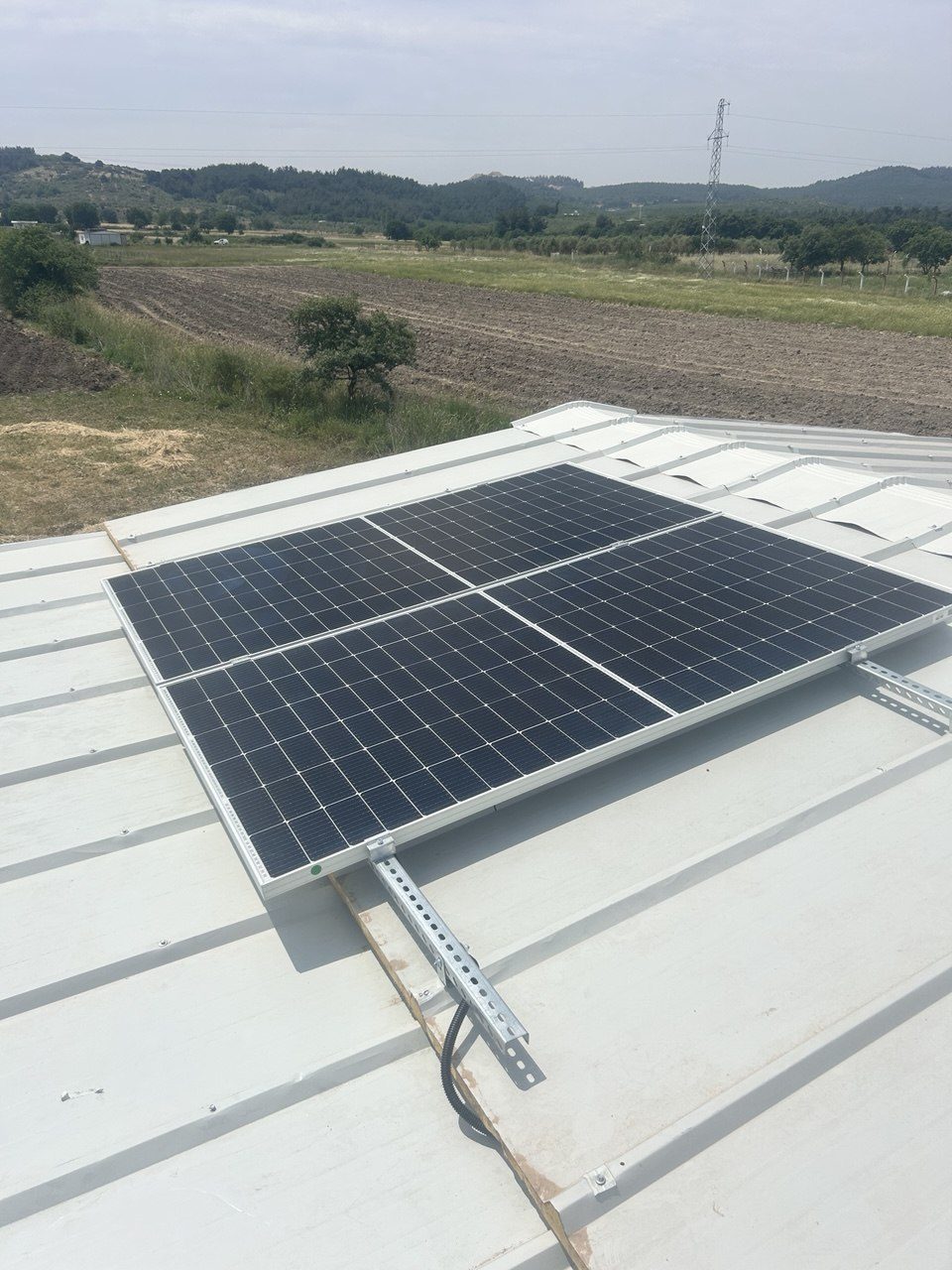 Muradiye'de Bağımsız (Off-Grid) Güneş Enerjisi Sistemi — Manisa Muradiye off-grid güneş enerjisi sistemi fotoğrafı