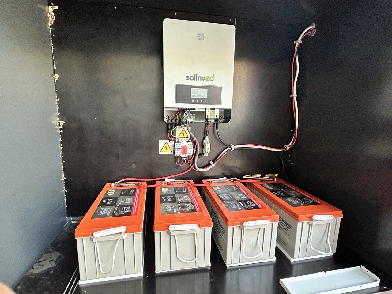 Manisa Merkez'de Seyyar Ofis Off-Grid Enerji Sistemi — Manisa Manisa Merkez off-grid güneş enerjisi sistemi fotoğrafı