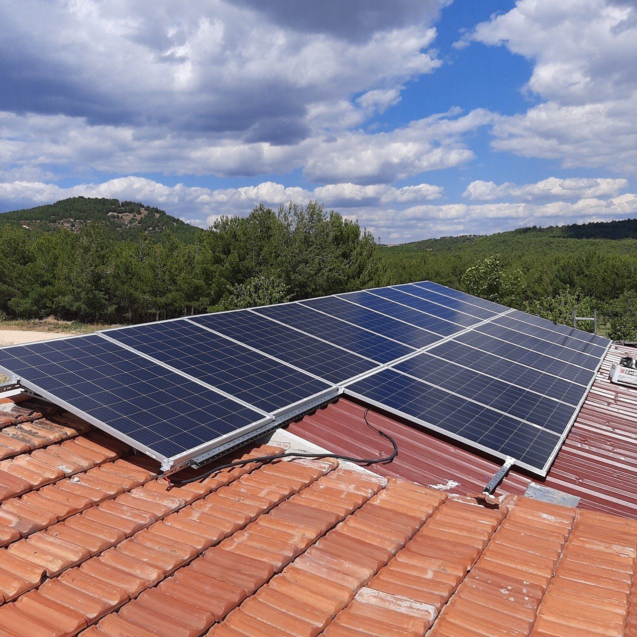 Kaşbelen Köyü 3 HP Güneş Enerjili Sulama Sistemi — Uşak Kaşbelen Köyü güneş enerjili sulama sistemi fotoğrafı