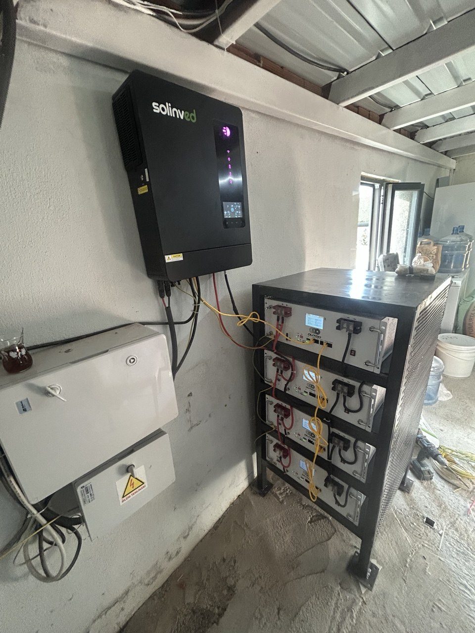 Muradiye'de Bağımsız (Off-Grid) Güneş Enerjisi Sistemi — Manisa Muradiye off-grid güneş enerjisi sistemi fotoğrafı