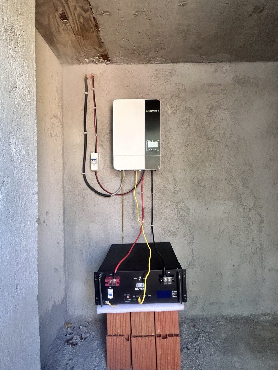Ulucak'de Bağımsız (Off-Grid) Güneş Enerjisi Sistemi — İzmir Ulucak off-grid güneş enerjisi sistemi fotoğrafı