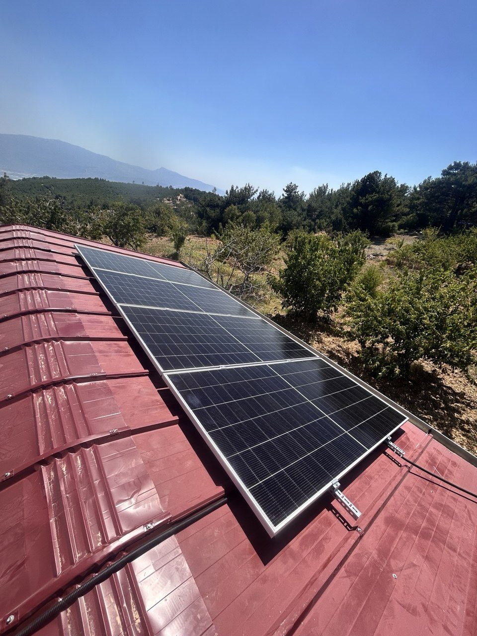 Ulucak'de Bağımsız (Off-Grid) Güneş Enerjisi Sistemi — İzmir Ulucak off-grid güneş enerjisi sistemi fotoğrafı