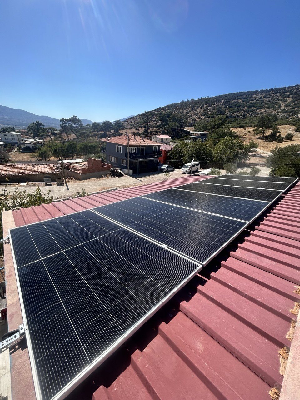Saruhanlı'de Bağımsız (Off-Grid) Güneş Enerjisi Sistemi — Manisa Saruhanlı off-grid güneş enerjisi sistemi fotoğrafı