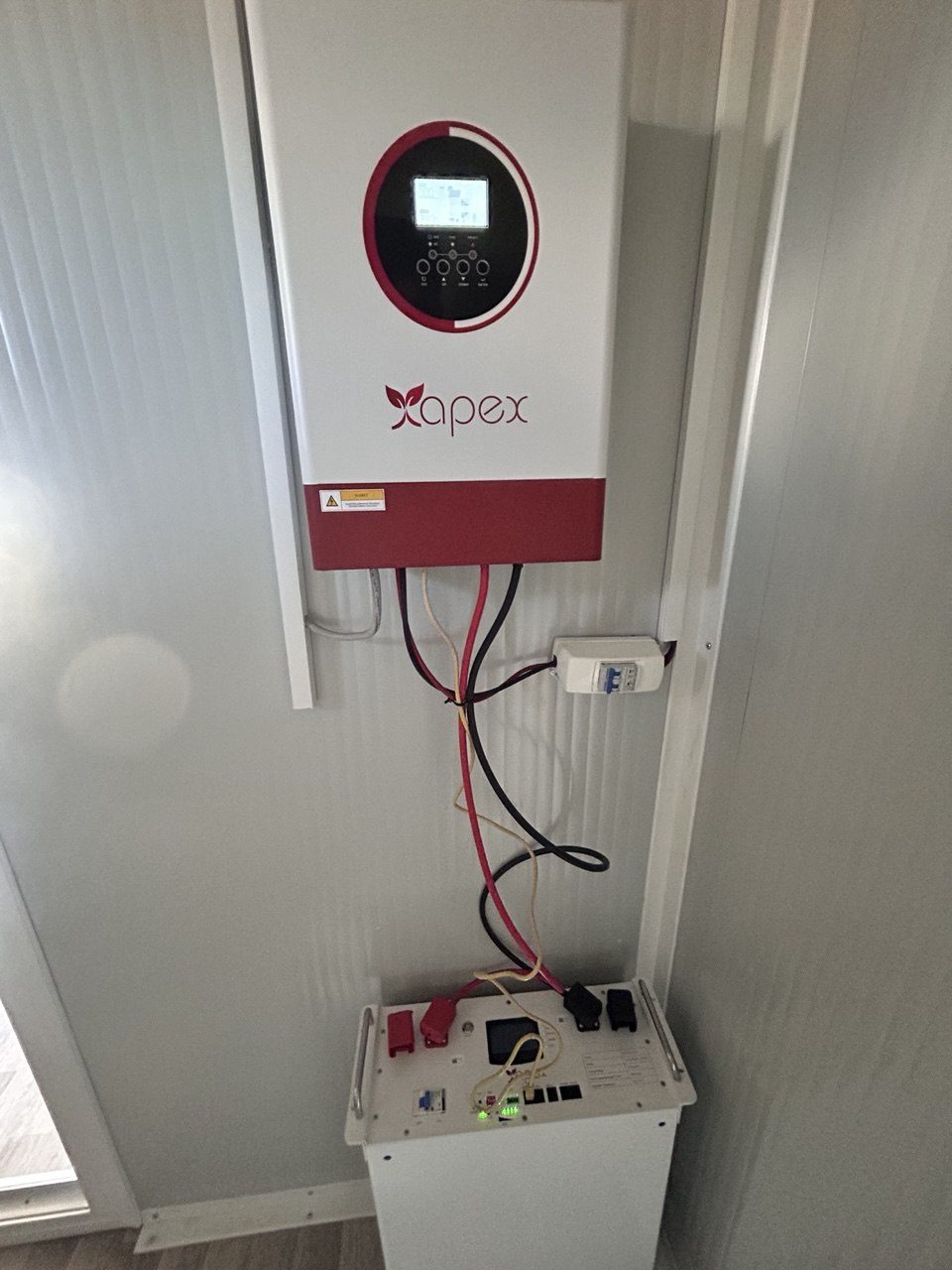 Saruhanlı'de Bağımsız (Off-Grid) Güneş Enerjisi Sistemi — Manisa Saruhanlı off-grid güneş enerjisi sistemi fotoğrafı