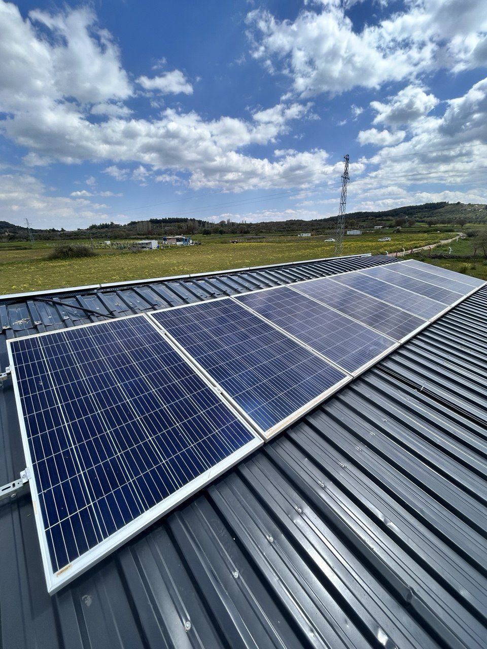 Muradiye'de Bağımsız (Off-Grid) Güneş Enerjisi Sistemi — Manisa Muradiye off-grid güneş enerjisi sistemi fotoğrafı