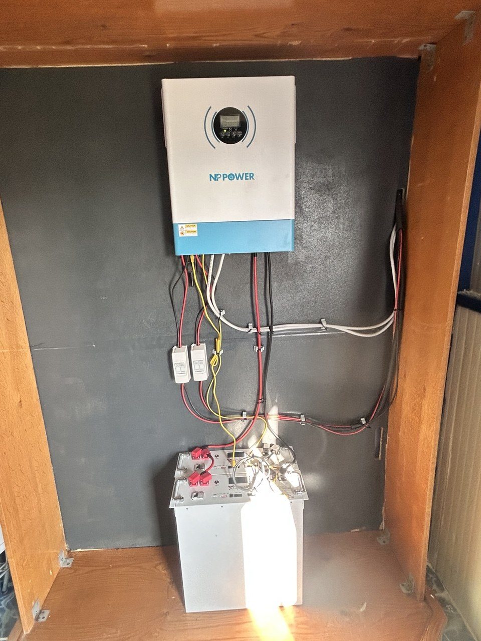 Muradiye'de Bağımsız (Off-Grid) Güneş Enerjisi Sistemi — Manisa Muradiye off-grid güneş enerjisi sistemi fotoğrafı