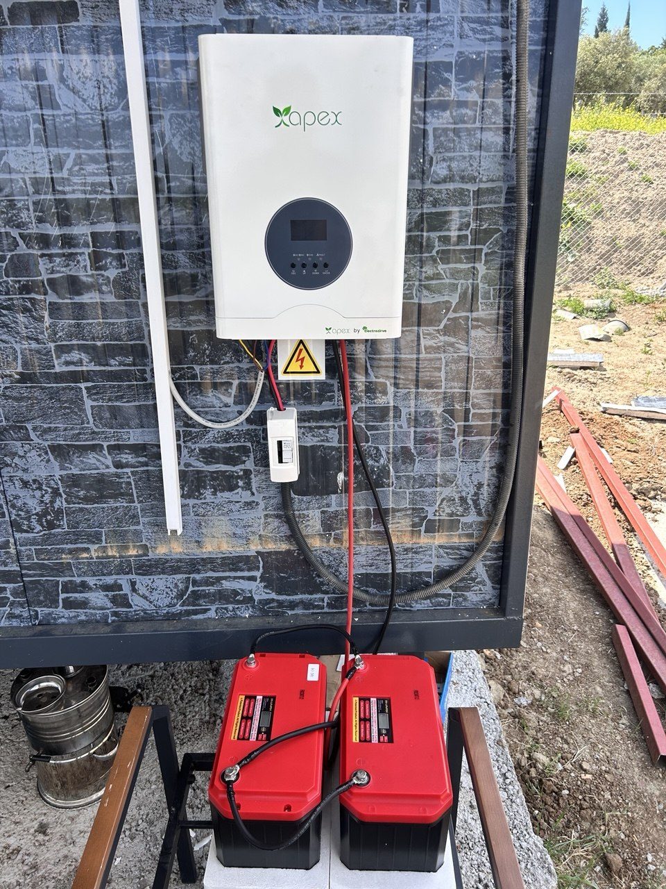 Muradiye'de Bağımsız (Off-Grid) Güneş Enerjisi Sistemi — Manisa Muradiye off-grid güneş enerjisi sistemi fotoğrafı