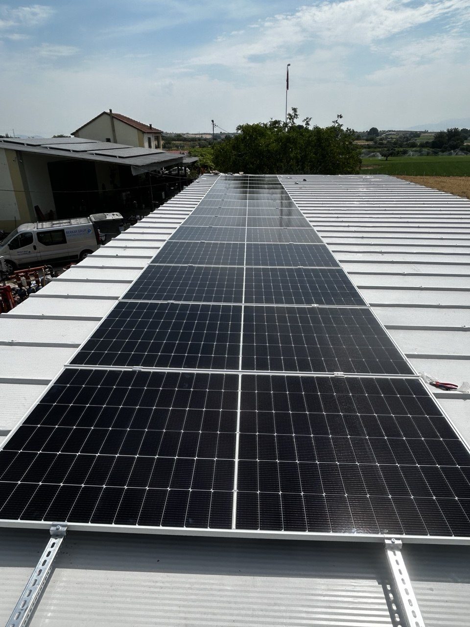 Akhisar'de Bağımsız (Off-Grid) Güneş Enerjisi Sistemi — Manisa Akhisar off-grid güneş enerjisi sistemi fotoğrafı