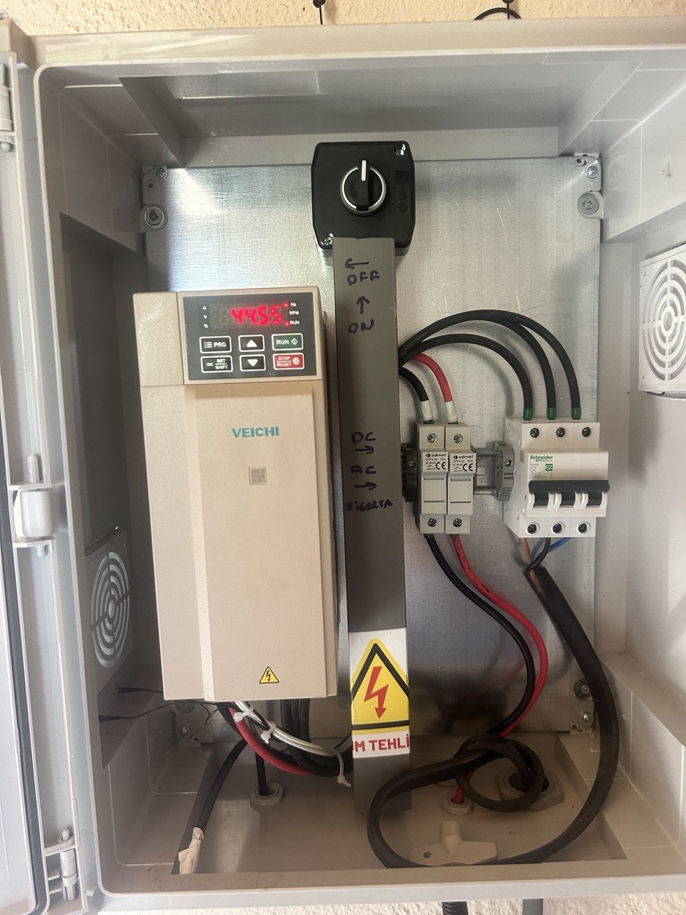 Kemalpaşa'de 7.5 HP Güneş Enerjili Sulama Sistemi — İzmir Kemalpaşa güneş enerjili sulama sistemi fotoğrafı