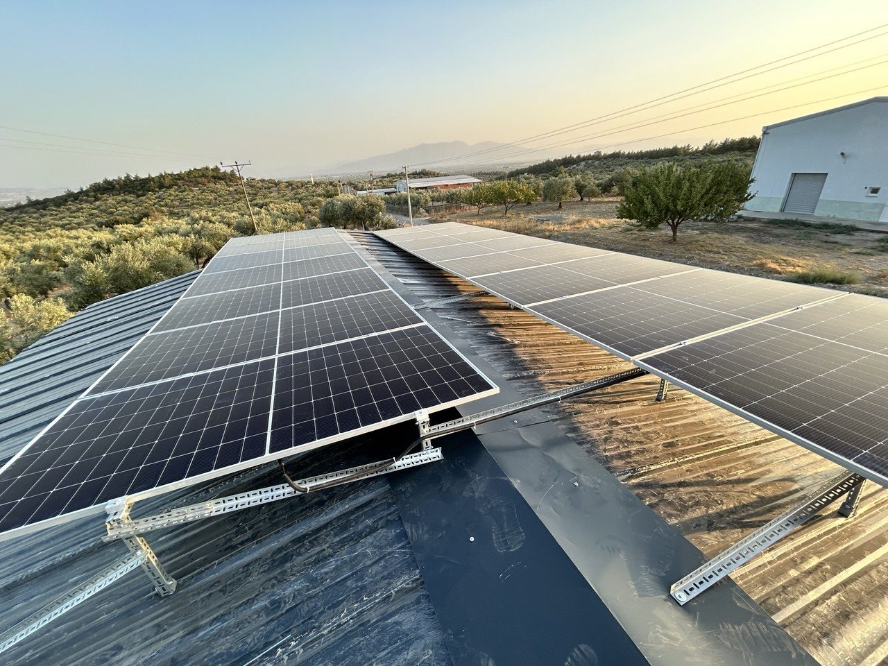 Saruhanlı'de 7.5 HP Güneş Enerjili Sulama Sistemi — Manisa Saruhanlı güneş enerjili sulama sistemi fotoğrafı