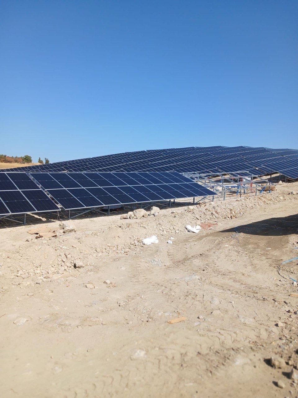 İzmir'de 4 MW Arazi GES Projesi — İzmir İzmir güneş enerjisi sistemi fotoğrafı