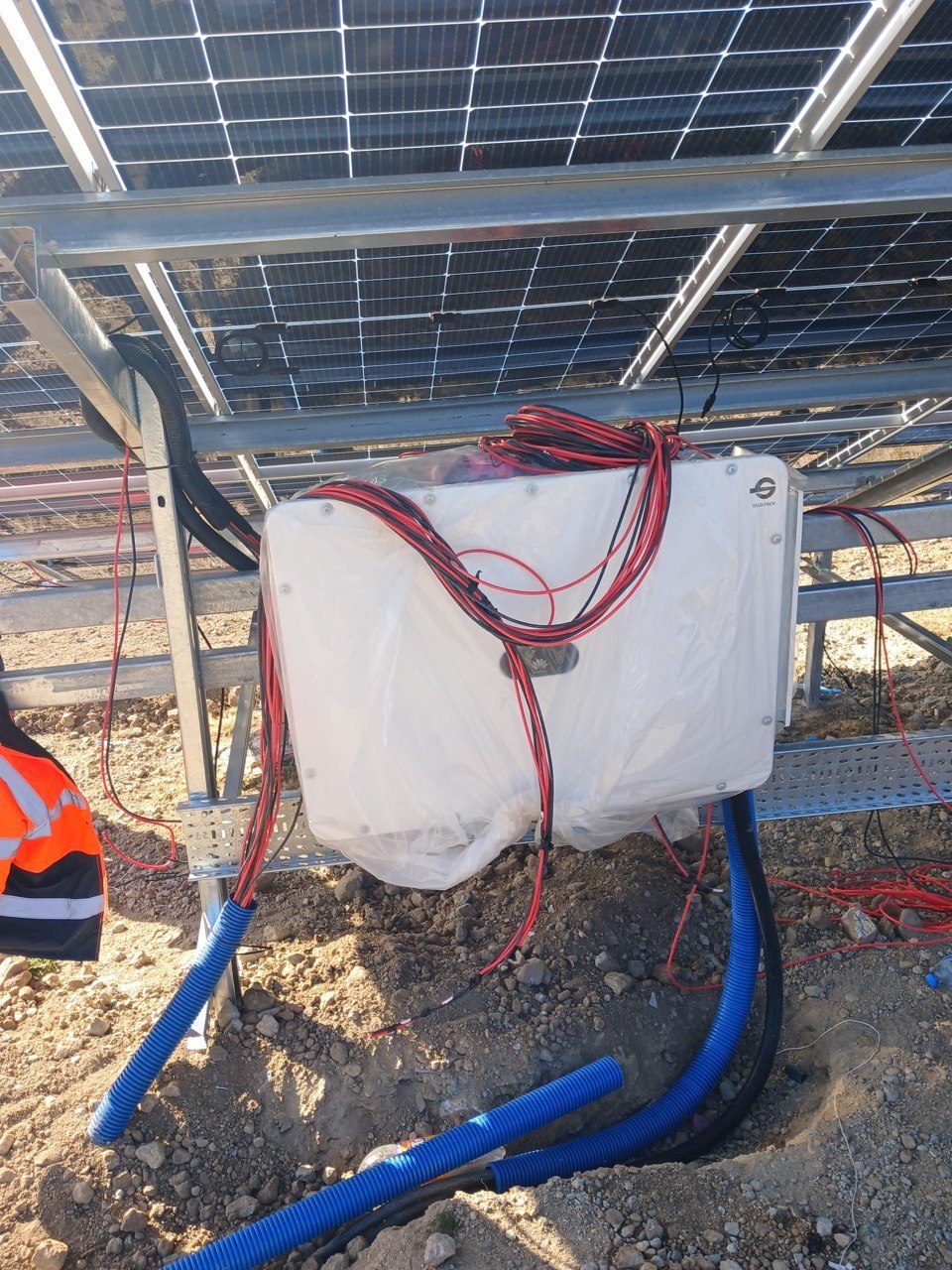 Manisa'de 8 MW Arazi GES Projesi — Manisa Manisa güneş enerjisi sistemi fotoğrafı