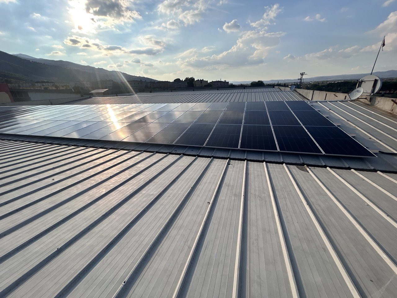 Manisa'de 50 kW Şebekeye Bağlı Sistem — Manisa Manisa güneş enerjisi sistemi fotoğrafı