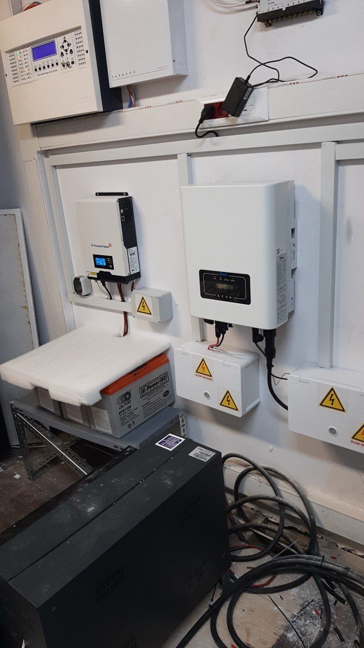 Konak'de Bağımsız (Off-Grid) Güneş Enerjisi Sistemi — İzmir Konak off-grid güneş enerjisi sistemi fotoğrafı