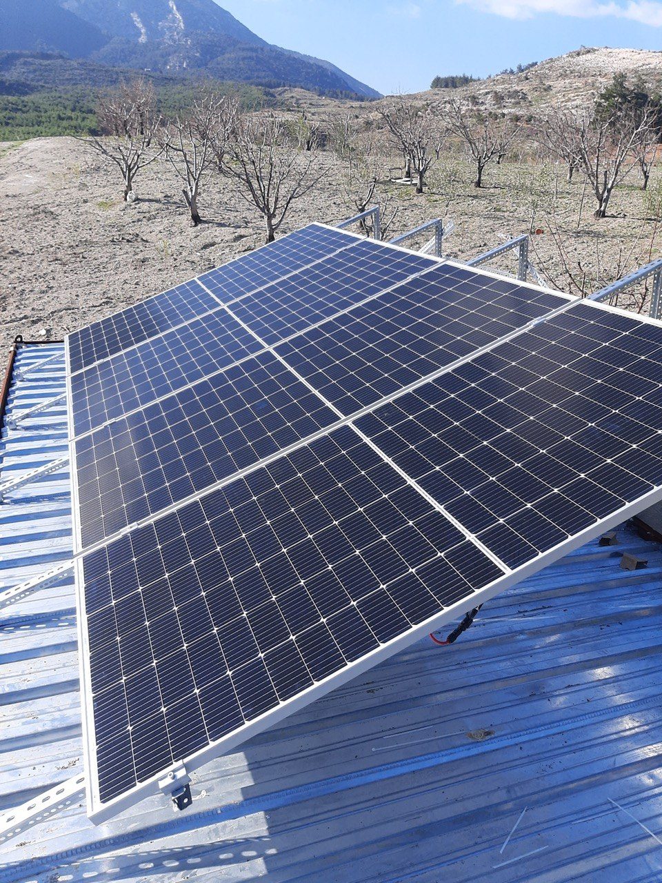 Turgutlu'de Bağımsız (Off-Grid) Güneş Enerjisi Sistemi — Manisa Turgutlu off-grid güneş enerjisi sistemi fotoğrafı