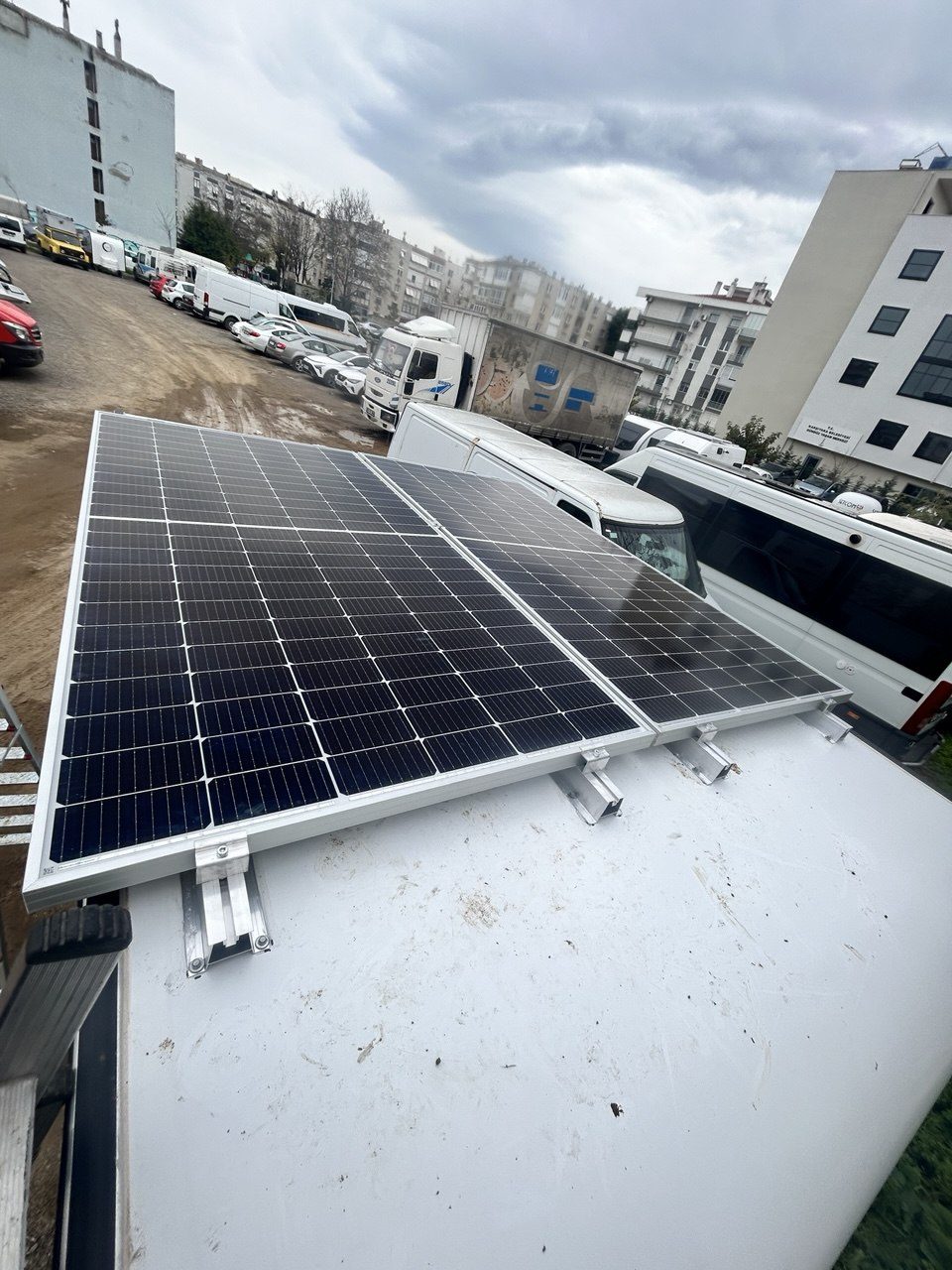 Payamlı'de Bağımsız (Off-Grid) Güneş Enerjisi Sistemi — İzmir Payamlı off-grid güneş enerjisi sistemi fotoğrafı