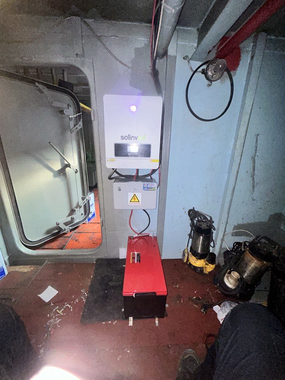 Payamlı'de Bağımsız (Off-Grid) Güneş Enerjisi Sistemi — İzmir Payamlı off-grid güneş enerjisi sistemi fotoğrafı