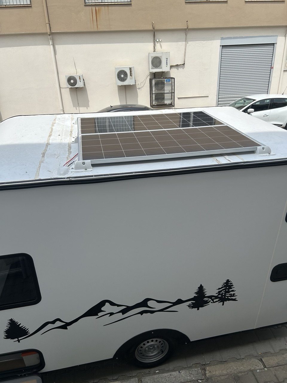 Karavan ve Tekne Off-Grid Güneş Enerjisi Montajlarımız — Ege Bölgesi Karavan ve Tekne off-grid güneş enerjisi sistemi fotoğrafı