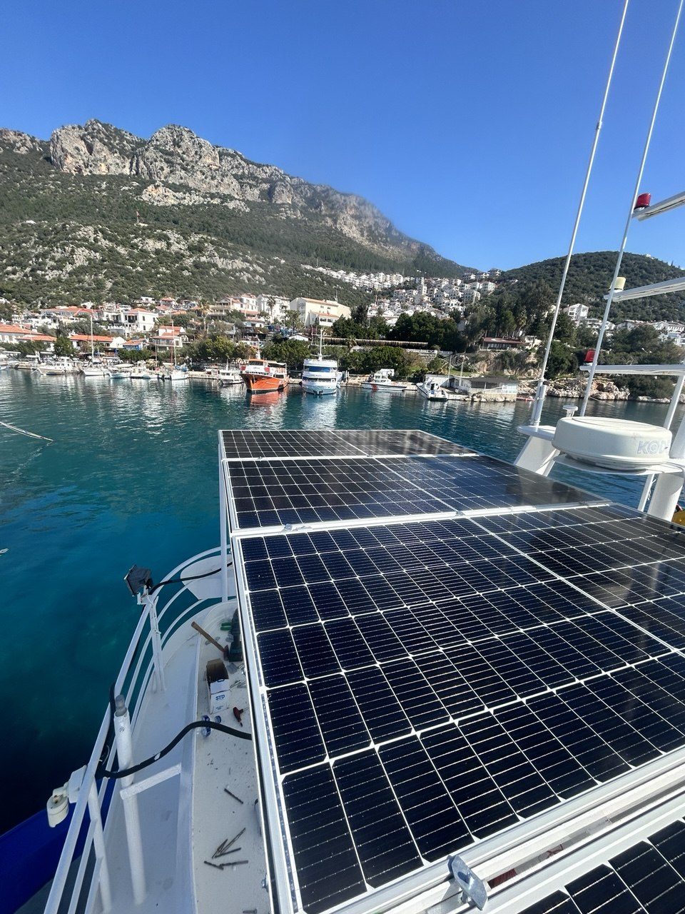 Karavan ve Tekne Off-Grid Güneş Enerjisi Montajlarımız — Ege Bölgesi Karavan ve Tekne off-grid güneş enerjisi sistemi fotoğrafı