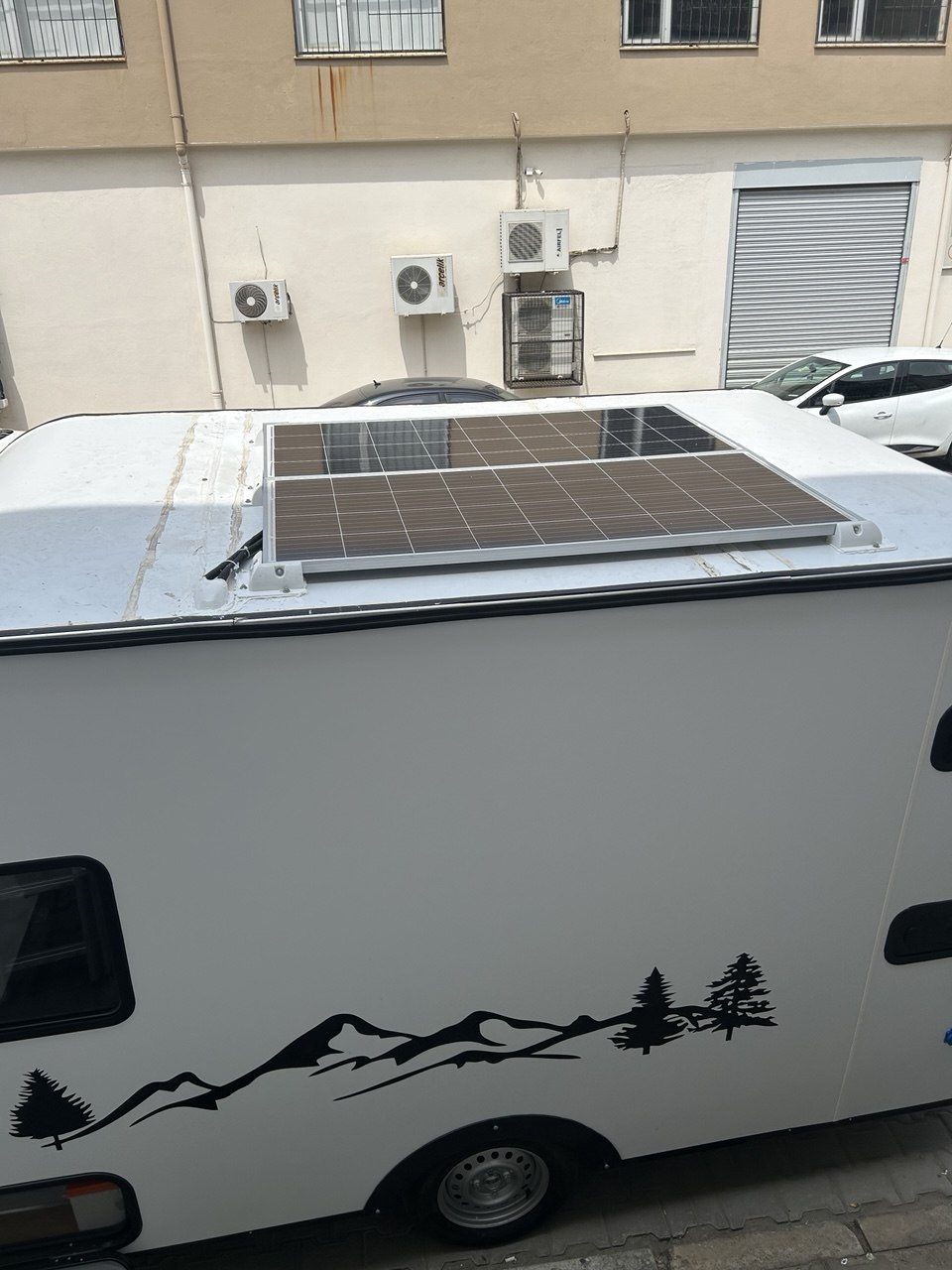 Karavan ve Tekne Off-Grid Güneş Enerjisi Montajlarımız — Ege Bölgesi Karavan ve Tekne off-grid güneş enerjisi sistemi fotoğrafı
