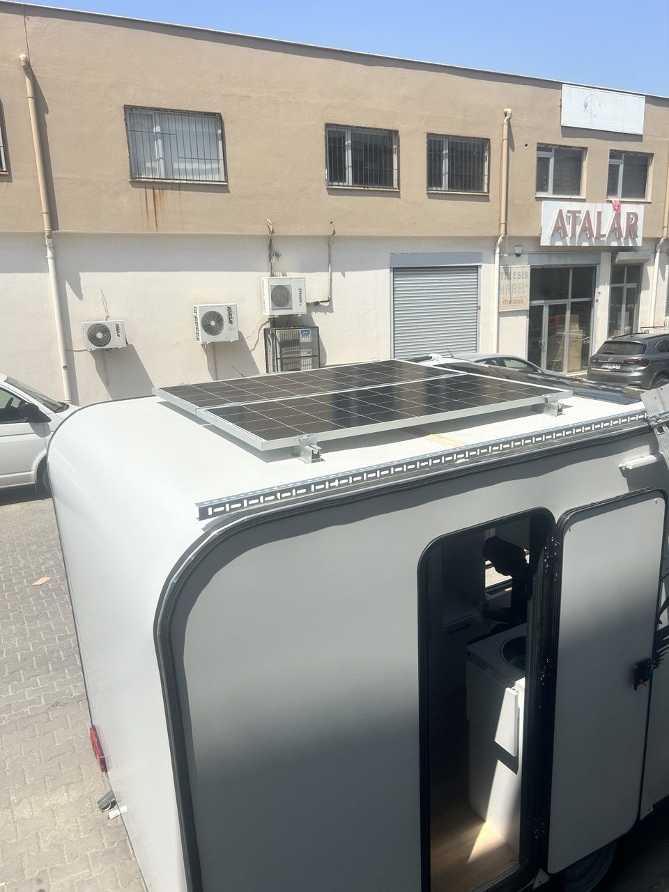 Karavan ve Tekne Off-Grid Güneş Enerjisi Montajlarımız — Ege Bölgesi Karavan ve Tekne off-grid güneş enerjisi sistemi fotoğrafı