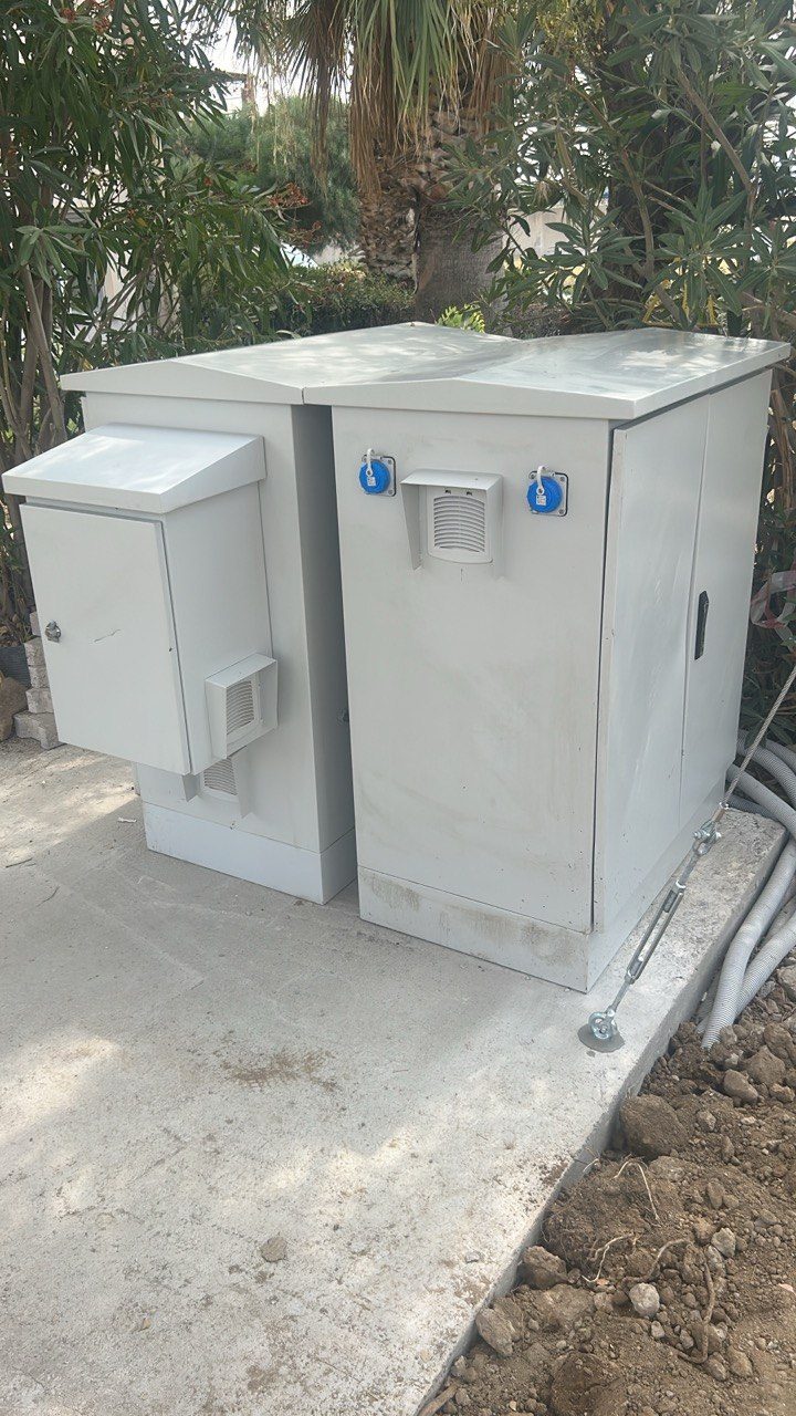 Çiğli'de Güneş ve Rüzgar Hibrit Off-Grid Sistem — İzmir Çiğli off-grid güneş enerjisi sistemi fotoğrafı